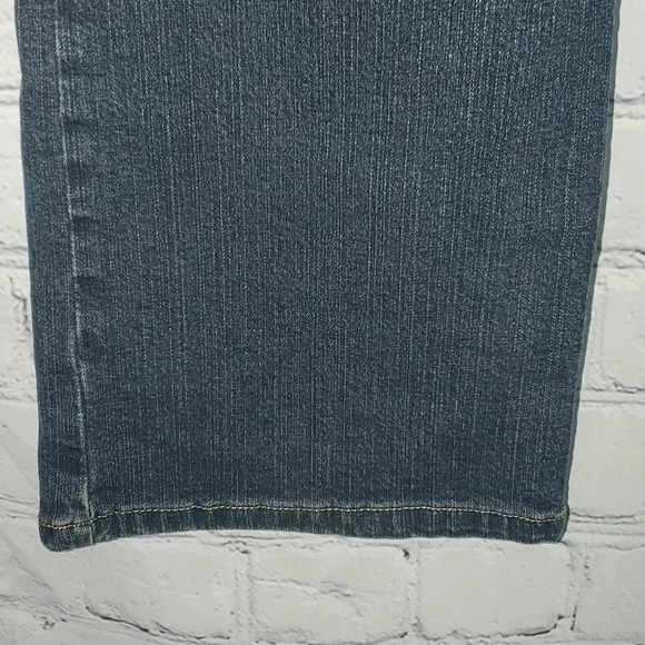 Levi Strauss 550 Relaxed Bootcut Womens Size 18M - Picture 2 of 11